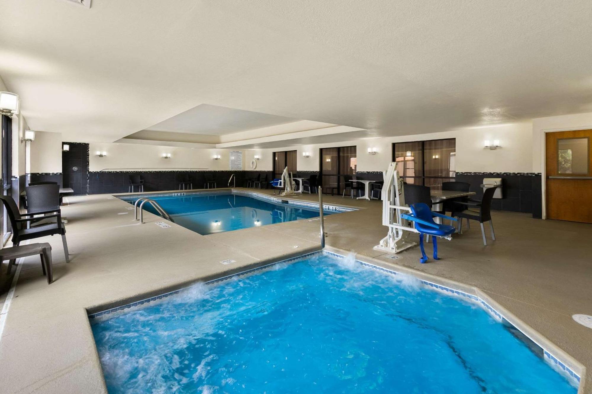 Comfort Suites Commerce Extérieur photo