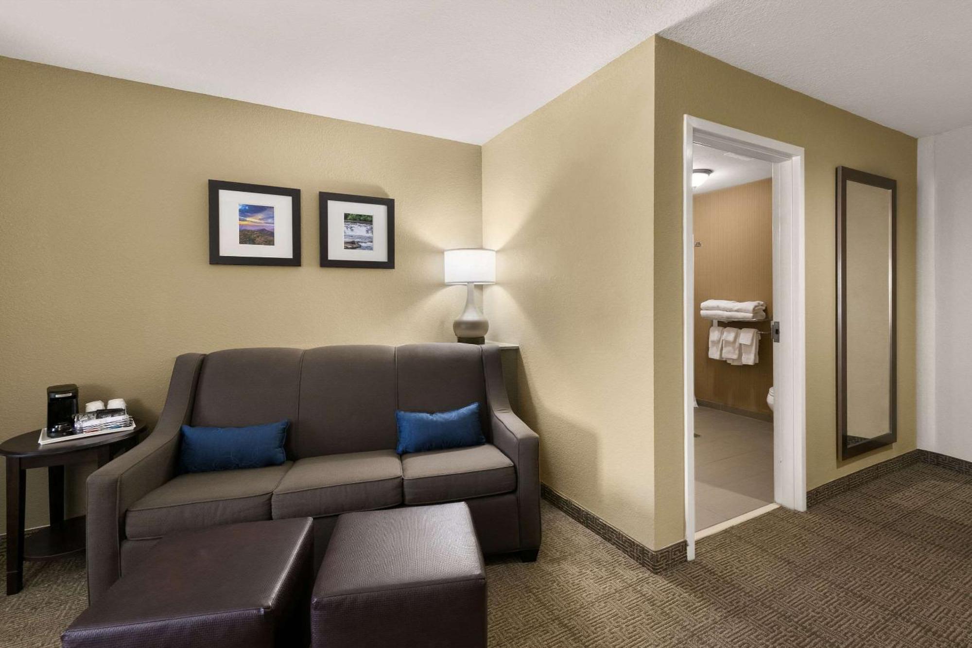 Comfort Suites Commerce Extérieur photo