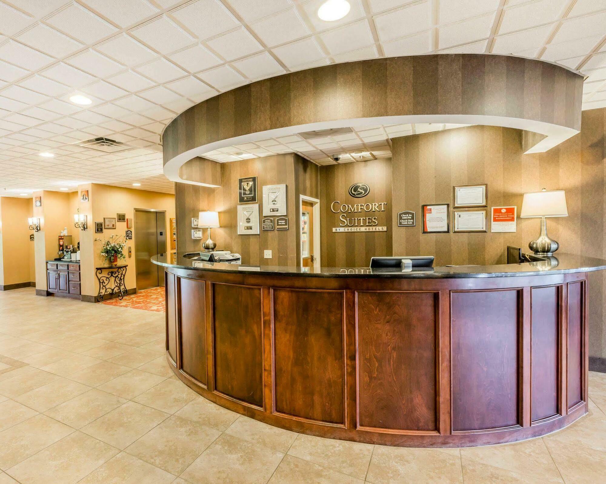 Comfort Suites Commerce Extérieur photo